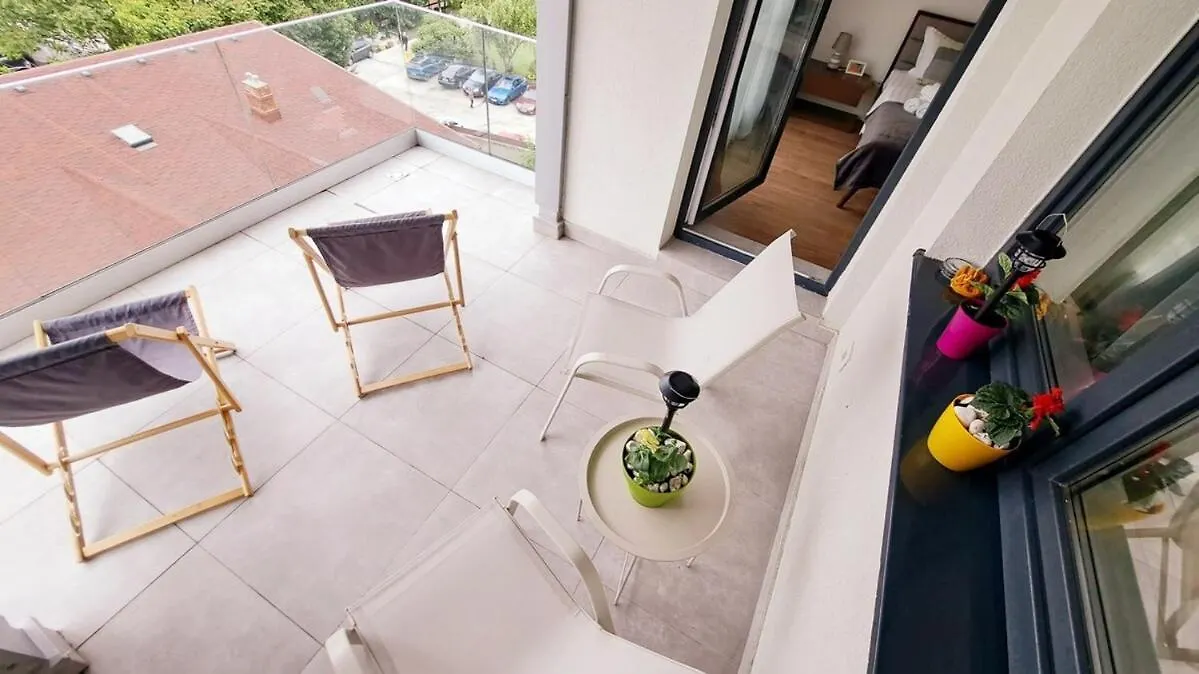 Urban Zen Elegant Apartment & Terrace Bucharest