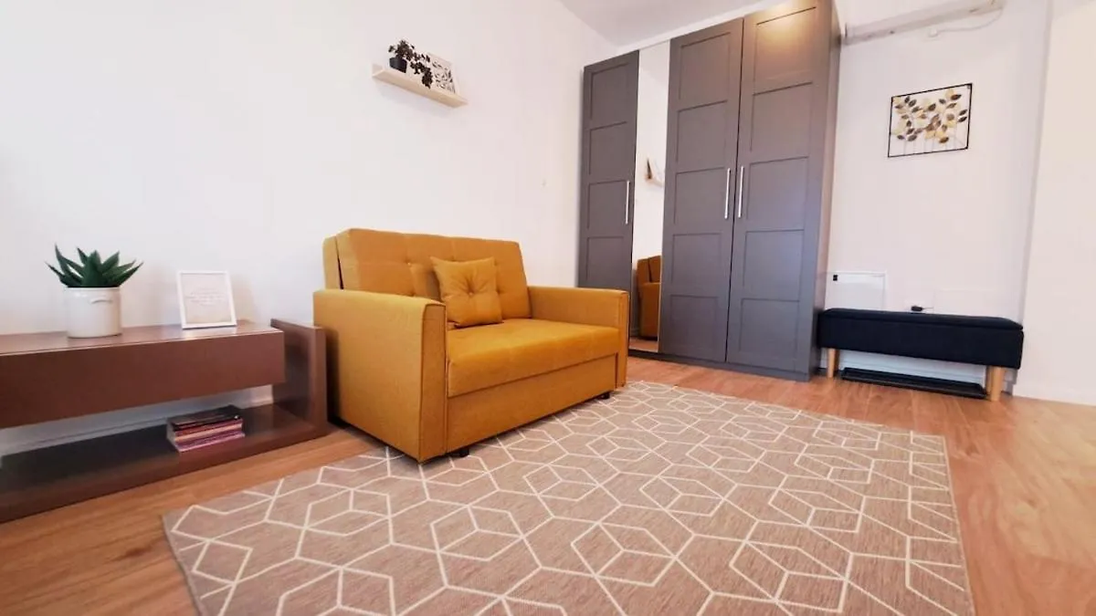 Urban Zen Elegant Apartment & Terrace Bucharest 0*,
