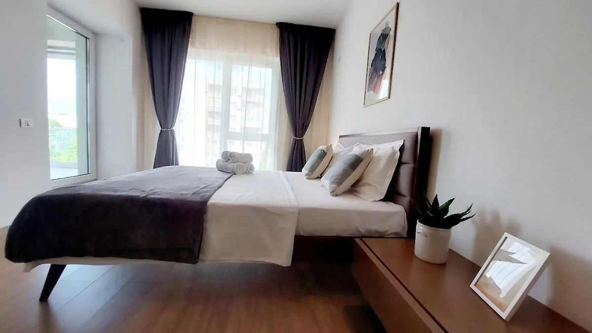 Urban Zen Elegant Apartment & Terrace Bucharest