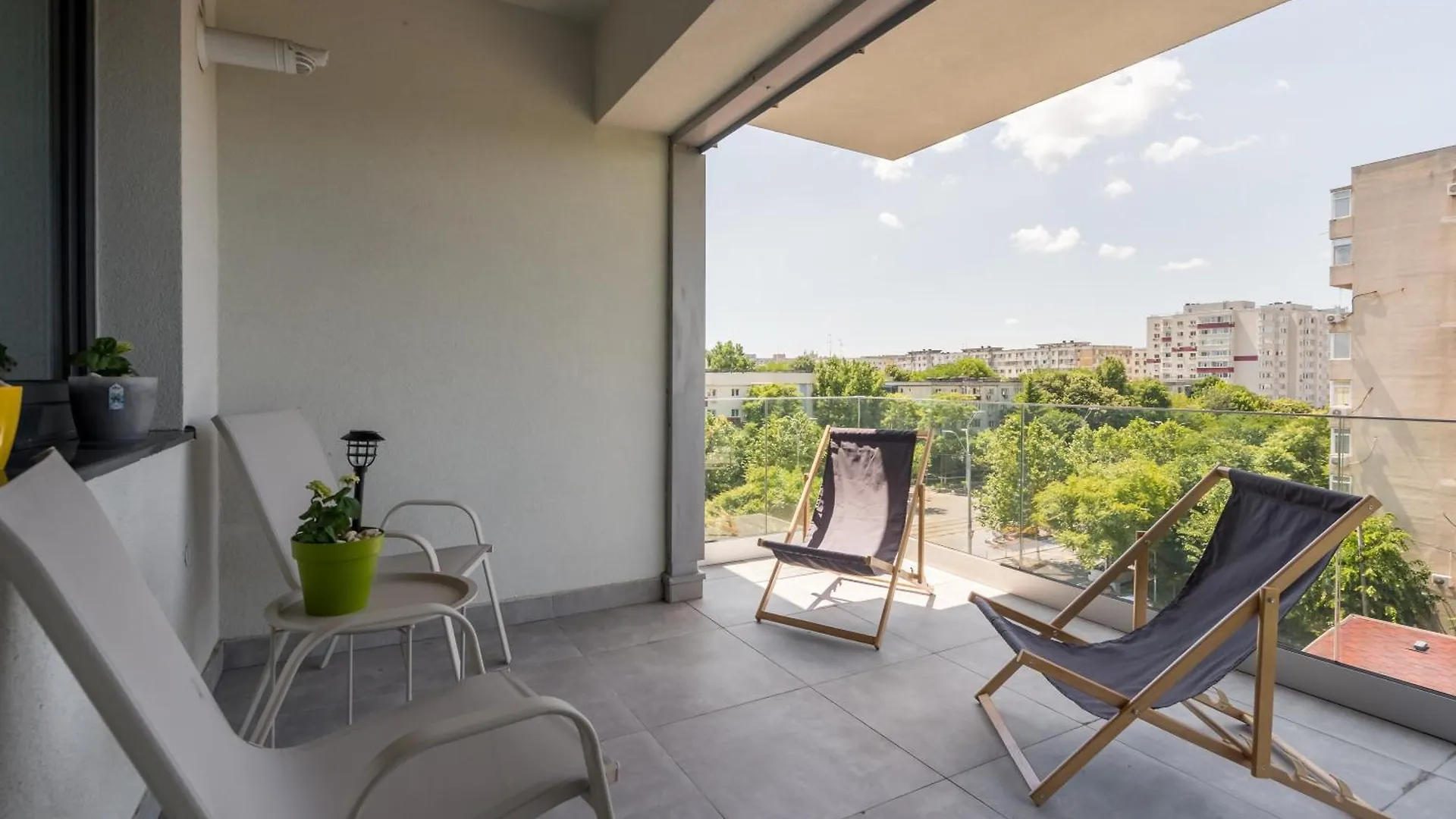 Urban Zen Elegant Apartment & Terrace Bucharest 0*,  Romania