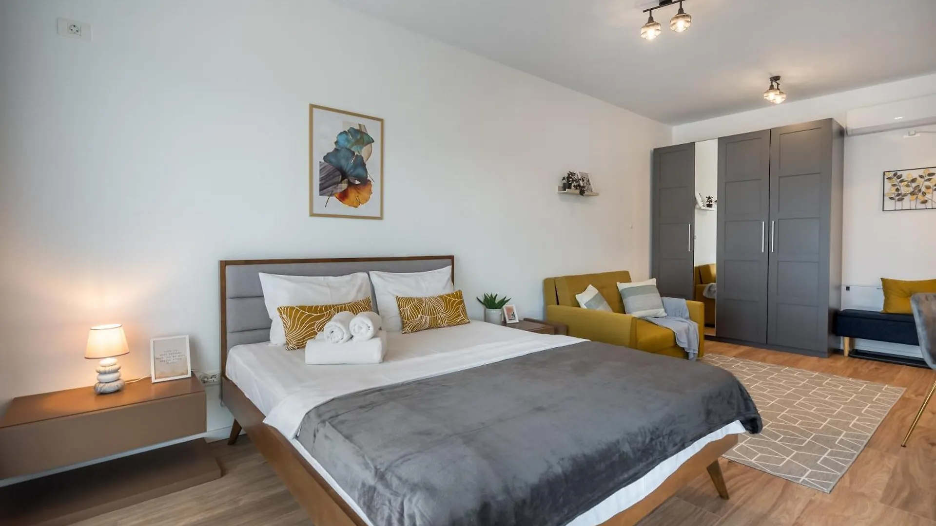 Urban Zen Elegant Apartment & Terrace Bucharest