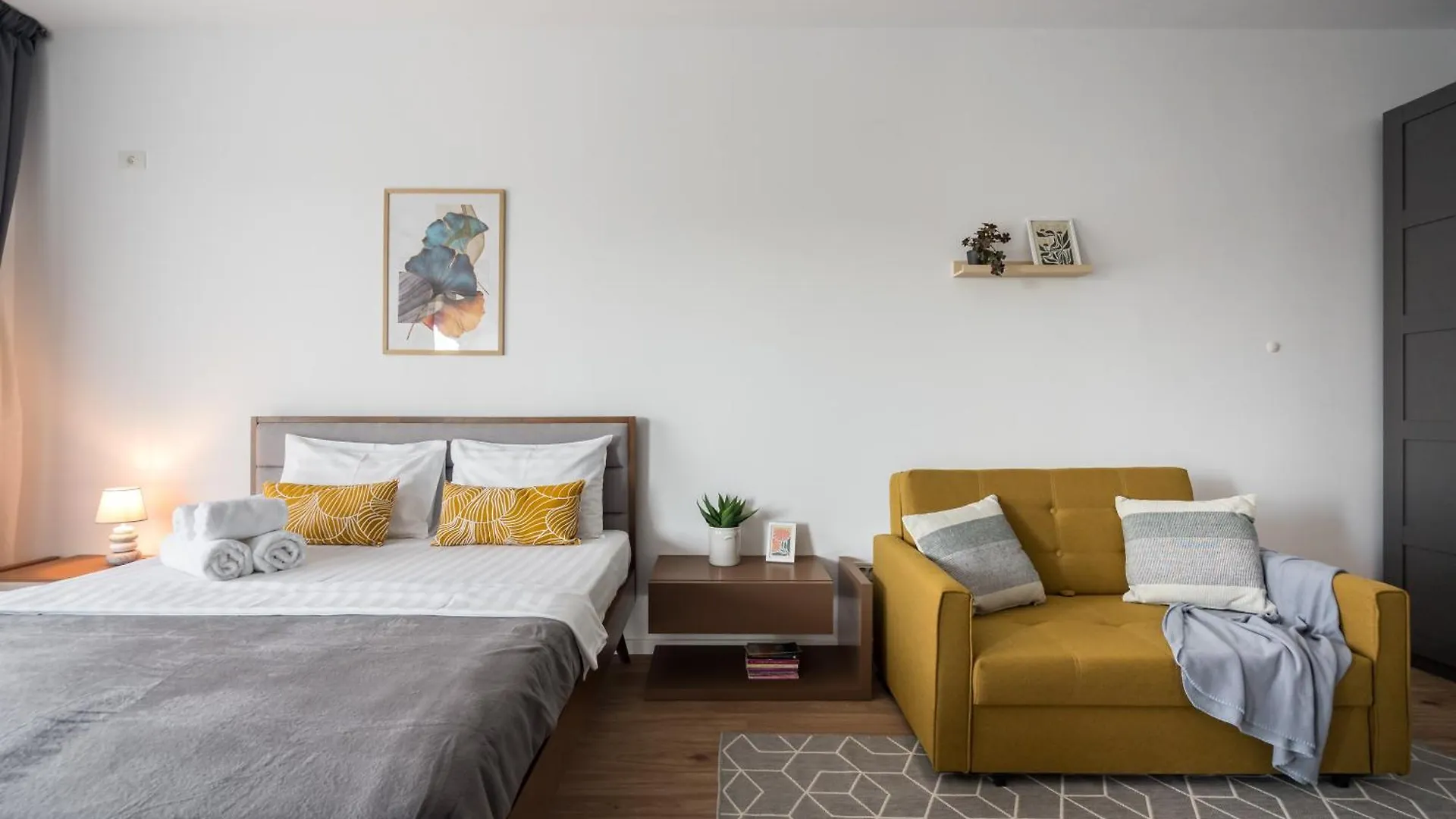 Urban Zen Elegant Apartment & Terrace Bucharest 0*,