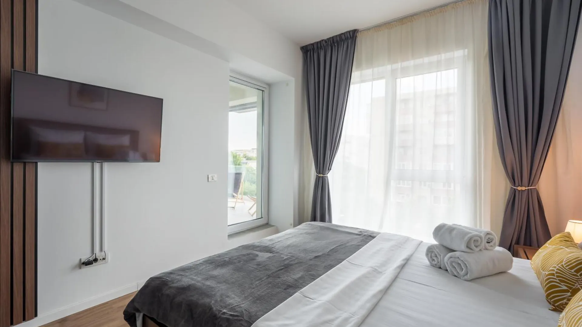 Urban Zen Elegant Apartment & Terrace Bucharest
