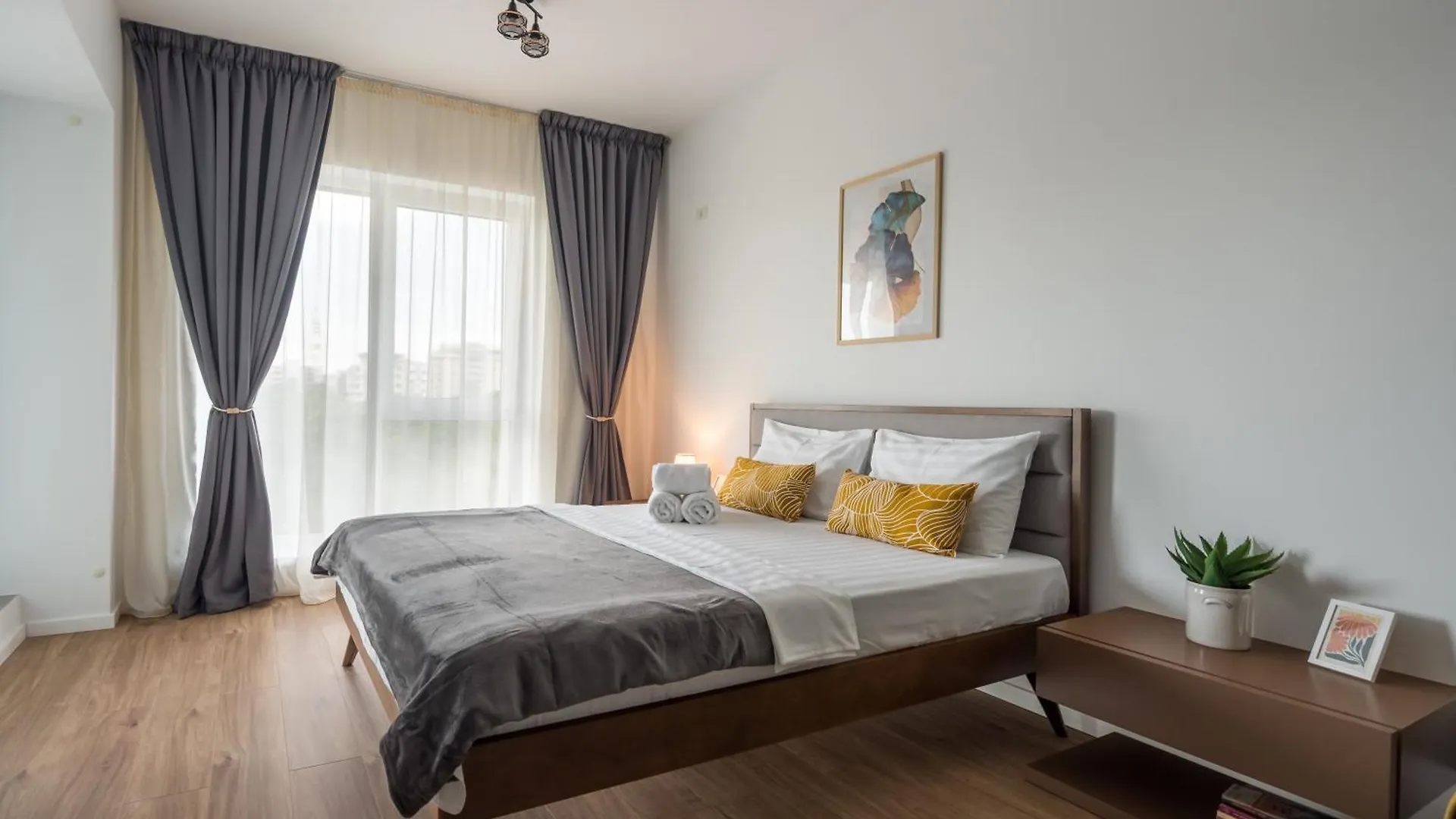 Urban Zen Elegant Apartment & Terrace Bucharest 0*,